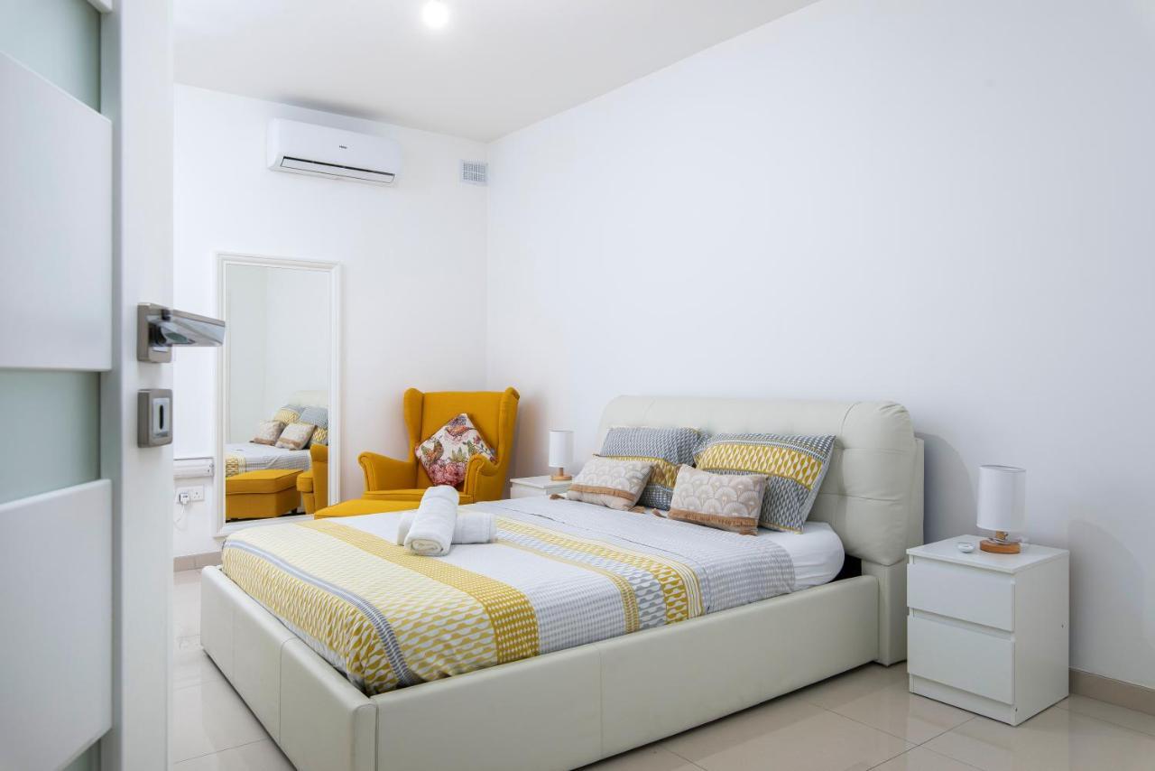 Spacious, Modern & Cosy 2 Bedroom 2 Bathroom Apartment - St. Julians San Ġiljan Exterior foto